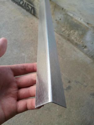 अच्छा दाम 1.0 मिमी स्टेनलेस स्टील एल चैनल ट्रिम पीवीडी वैक्यूम प्लेटिंग टाइटेनियम ऑनलाइन