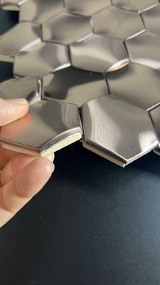 अच्छा दाम Sus 304 रंग स्टेनलेस स्टील शीट हेक्सागोनल आकार मोटाई 0.8 मिमी अनुकूलित ऑनलाइन