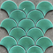 दीवार की सजावट के लिए दक्षिण अमेरिका नीला हरा आसमानी रंग पंखे के आकार का पैटर्न सिरेमिक मोज़ेक टाइल