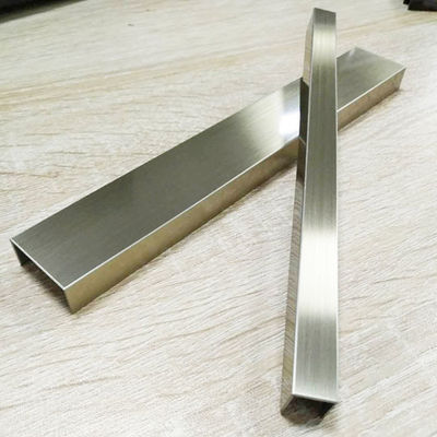 अच्छा दाम शैम्पेन गोल्ड पीवीडी स्टेनलेस स्टील ट्रिम स्ट्रिप्स 200 सेमी से 400 सेमी ऑनलाइन