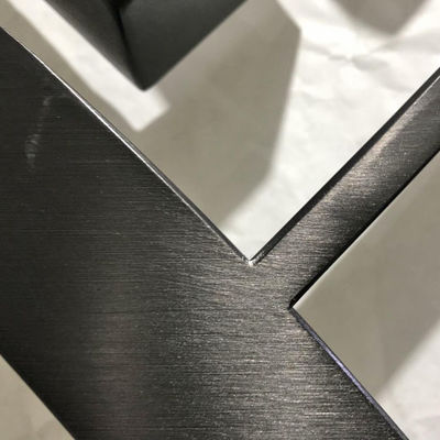 अच्छा दाम हेयरलाइन डेकोरेटिव मेटल वॉल पैनल्स इंटीरियर PVD प्लेटेड एंटीवियर ऑनलाइन