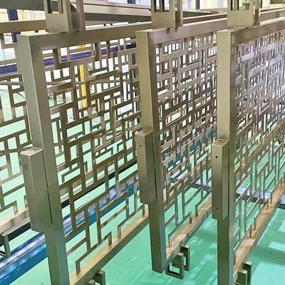 अच्छा दाम 800 मिमी स्टेनलेस स्टील स्क्रीन विभाजन कक्ष विभाजित स्लाइडिंग दरवाजा काला क्रॉस हेयरलाइन उत्कीर्णन तांबा एम्बोस ऑनलाइन