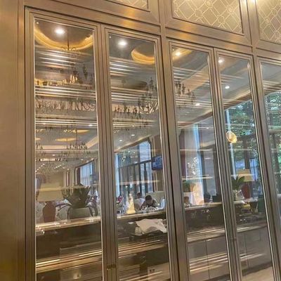 अच्छा दाम कांच के दरवाजे पीवीडी लेपित के साथ जंगरोधी SUS201 स्टेनलेस स्टील वाइन अलमारियाँ; ऑनलाइन