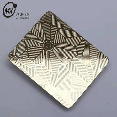 अच्छा दाम उत्कीर्णन 304 धातु स्टील पीवीडी लेपित चतुर्भुज विभिन्न पैटर्न स्टेनलेस डिवाइडर 4 * 10FT ऑनलाइन