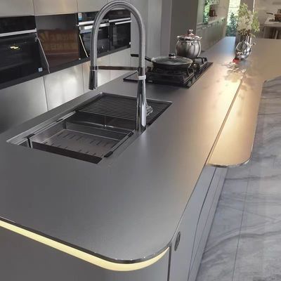 अच्छा दाम अनुकूलित 316L हेयरलाइन ब्रश किए गए एम्बॉस्ड बीडब्लास्टिंग सतह स्टेनलेस स्टील शीट समाप्त 304 गोल किनारे रसोई डेस्कटॉप ऑनलाइन