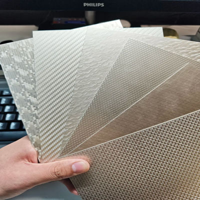 अच्छी कीमत 4*8 फीट 0.8 मिमी 1 मिमी 1.2 मिमी 1.5 मिमी मोटाई दीवार सजावट उभरा सतह स्टेनलेस स्टील शीट ऑनलाइन