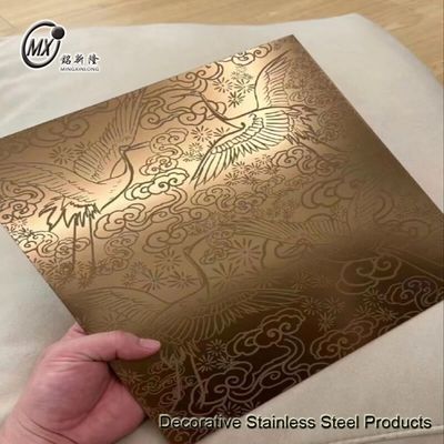 अच्छी कीमत सोने का अनुकूलित डिज़ाइन 304 रंगीन नक़्क़ाशीदार स्टेनलेस क्लैडिंग एलिवेटर डोर डेकोरेटिव शीट प्लेट होटल परियोजना के लिए ऑनलाइन