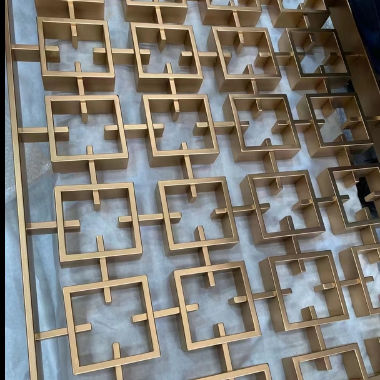 अच्छा दाम खोखले डिजाइन स्टेनलेस स्टील लिविंग रूम विभाजन पृष्ठभूमि दीवार होटल परियोजना सजावट ऑनलाइन