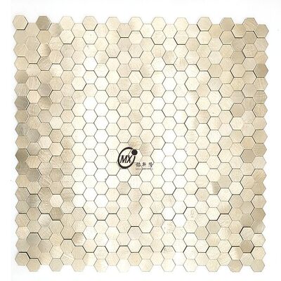 निर्यात MOQ 10 वर्ग मीटर एल्यूमिनियम सिरेमिक 201 304 धातु मोज़ेक होम क्लब केटीवी बार दीवार सजावट